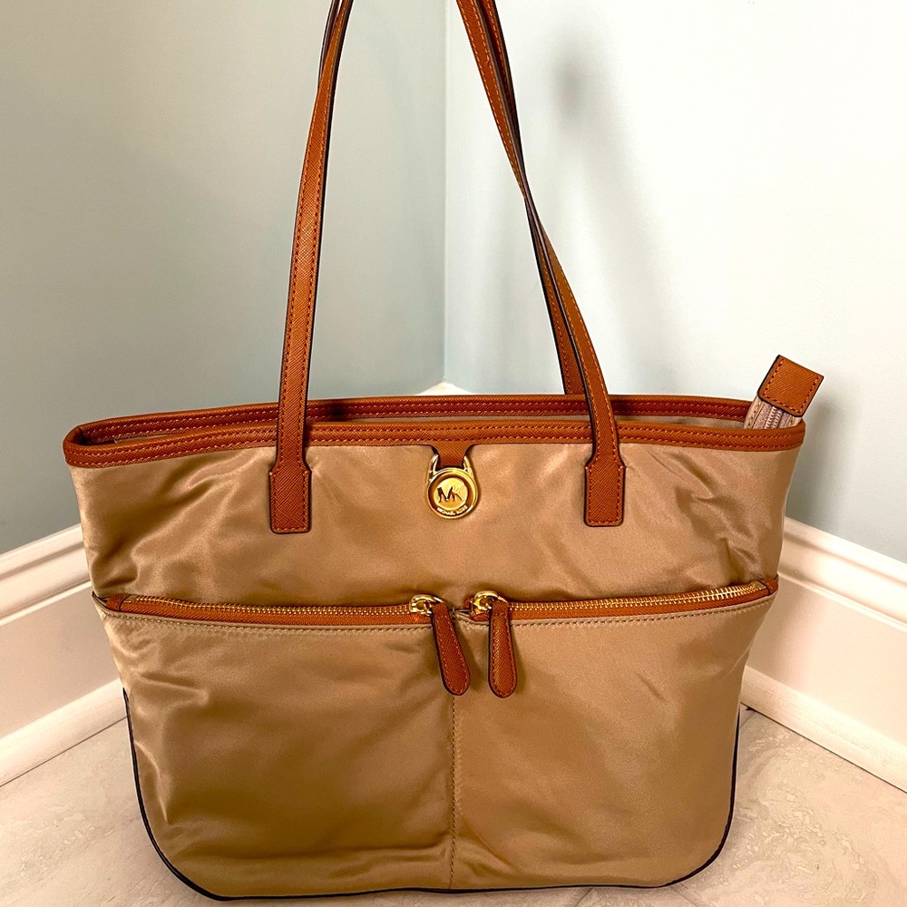 NWT Michael Kors Kempton Medium Pocket Tote
